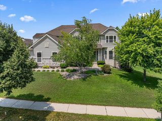 700 Creekwood DRIVE, West Bend, WI 53095