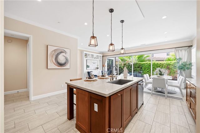 210 Canvas, Irvine, CA 92620