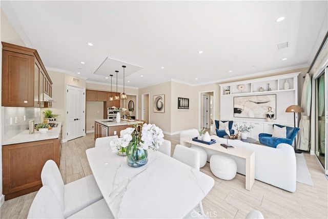 210 Canvas, Irvine, CA 92620