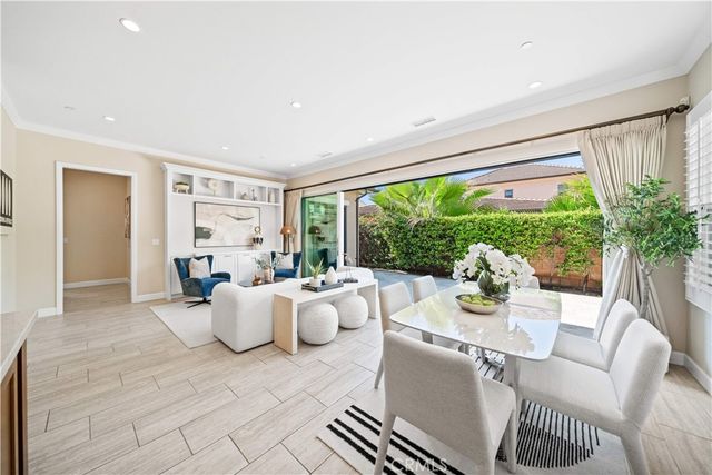 210 Canvas, Irvine, CA 92620