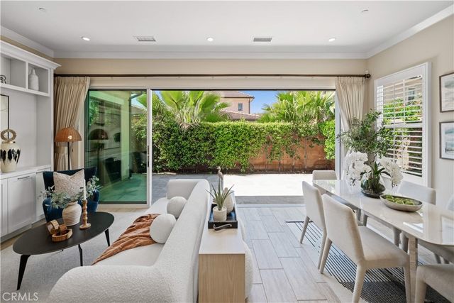 210 Canvas, Irvine, CA 92620