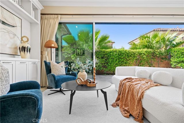 210 Canvas, Irvine, CA 92620