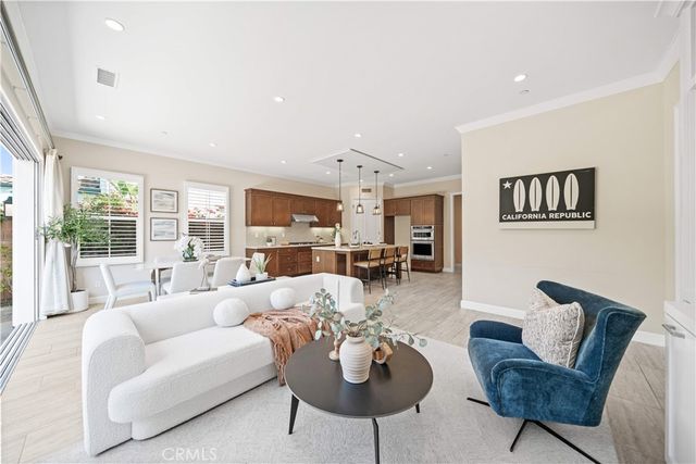 210 Canvas, Irvine, CA 92620