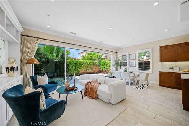 210 Canvas, Irvine, CA 92620