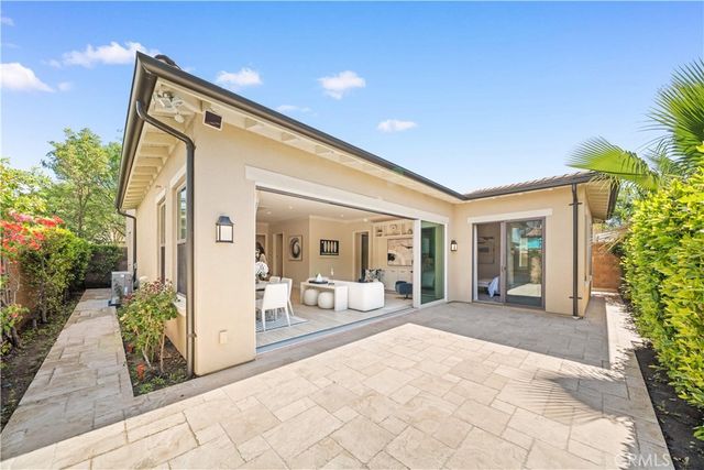 210 Canvas, Irvine, CA 92620