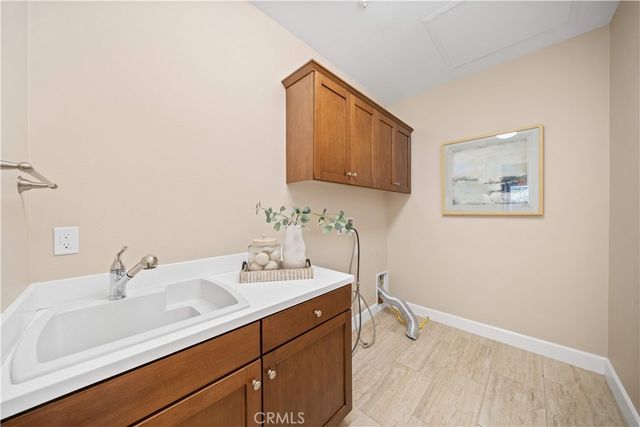 210 Canvas, Irvine, CA 92620