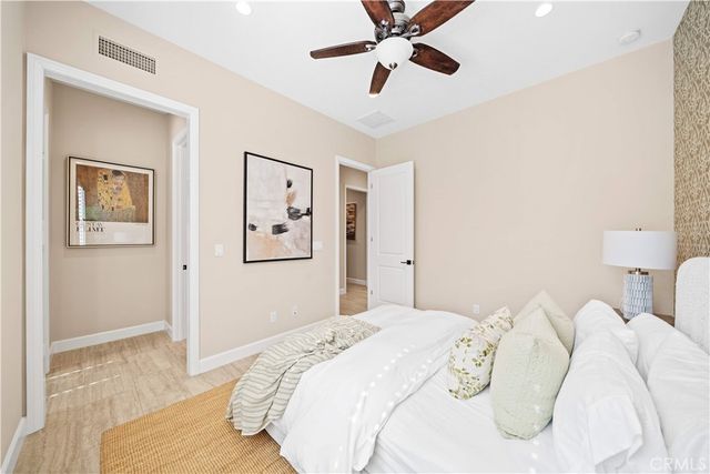 210 Canvas, Irvine, CA 92620