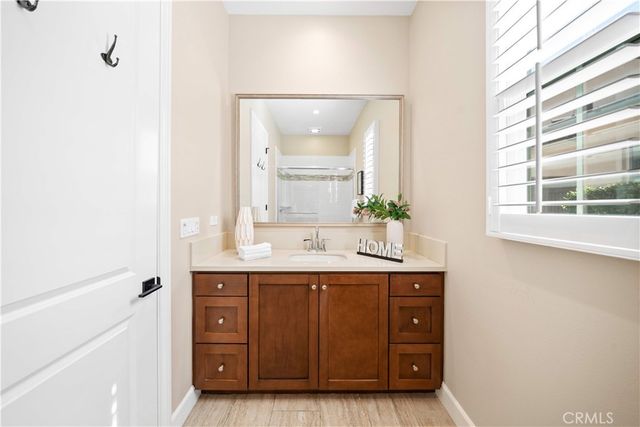 210 Canvas, Irvine, CA 92620