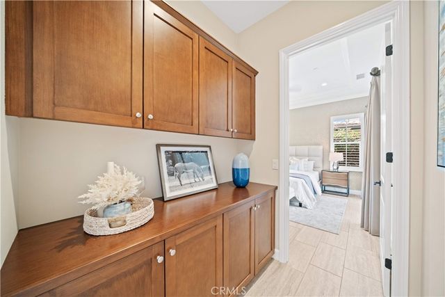 210 Canvas, Irvine, CA 92620