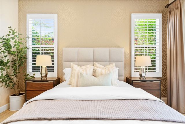 210 Canvas, Irvine, CA 92620