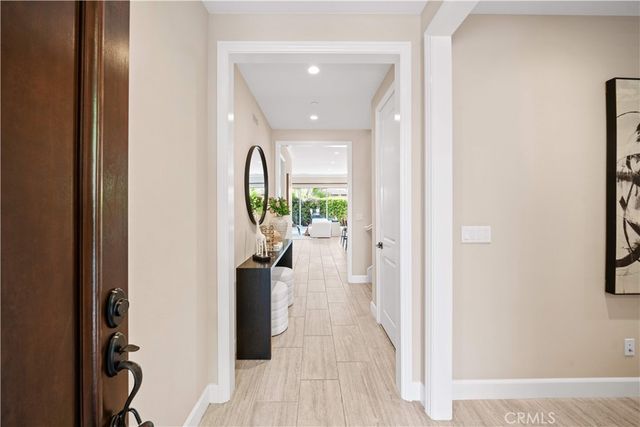 210 Canvas, Irvine, CA 92620