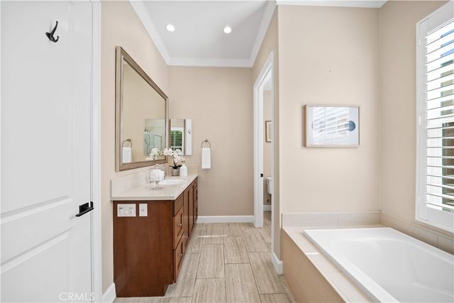 210 Canvas, Irvine, CA 92620