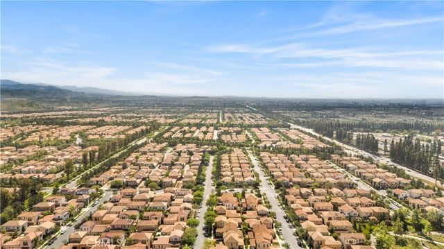 210 Canvas, Irvine, CA 92620