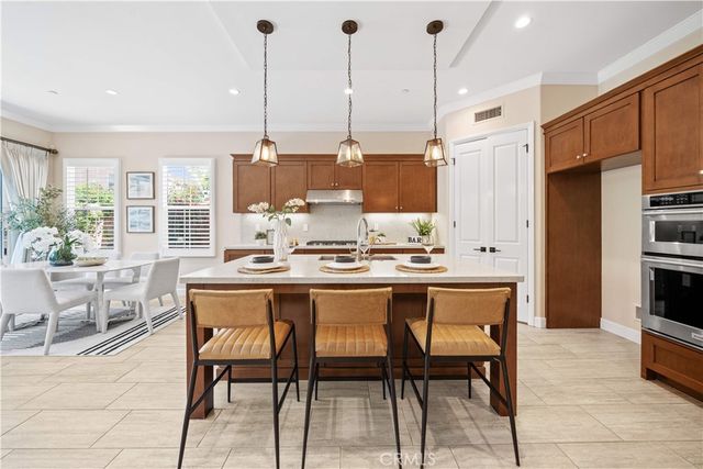 210 Canvas, Irvine, CA 92620