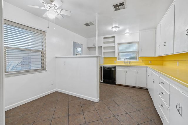 820 S Oak Park, Visalia, CA 93277