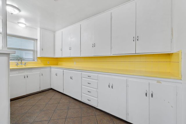 820 S Oak Park, Visalia, CA 93277