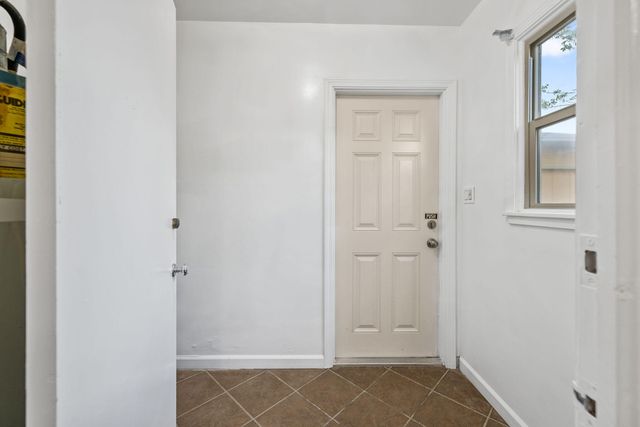 820 S Oak Park, Visalia, CA 93277