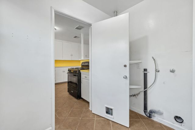 820 S Oak Park, Visalia, CA 93277