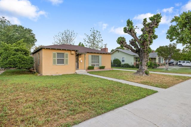 820 S Oak Park, Visalia, CA 93277