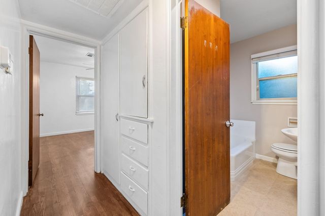 820 S Oak Park, Visalia, CA 93277