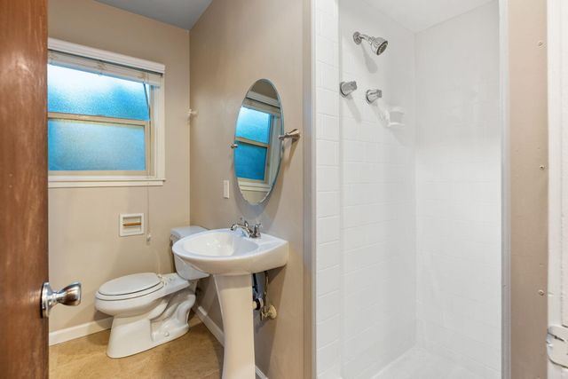 820 S Oak Park, Visalia, CA 93277