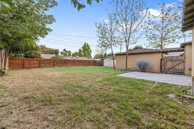 820 S Oak Park, Visalia, CA 93277