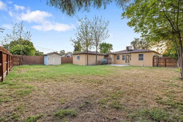 820 S Oak Park, Visalia, CA 93277
