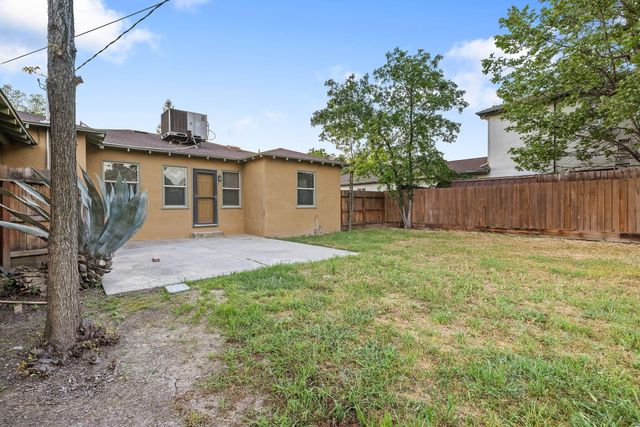 820 S Oak Park, Visalia, CA 93277