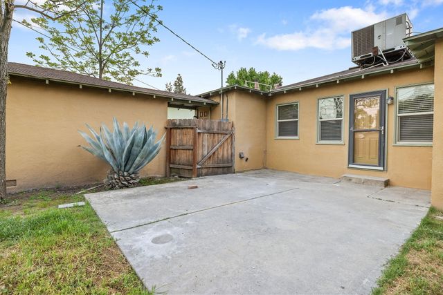 820 S Oak Park, Visalia, CA 93277