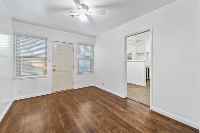 820 S Oak Park, Visalia, CA 93277