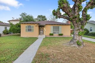 820 S Oak Park, Visalia, CA 93277