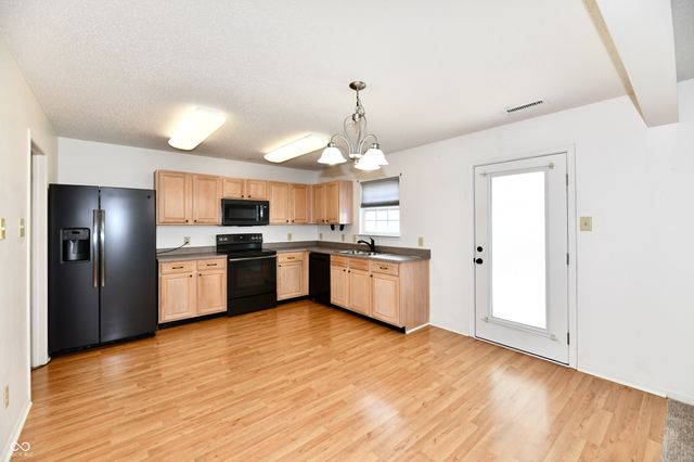 9175 W Paddleboat Lane, Pendleton, IN 46064