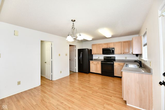 9175 W Paddleboat Lane, Pendleton, IN 46064