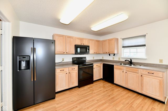 9175 W Paddleboat Lane, Pendleton, IN 46064