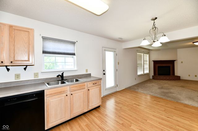 9175 W Paddleboat Lane, Pendleton, IN 46064