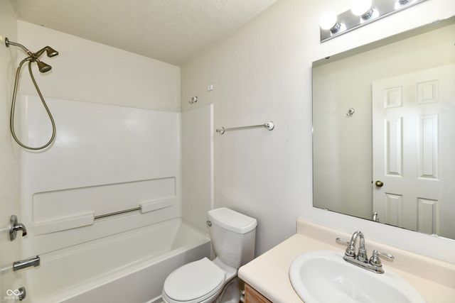 9175 W Paddleboat Lane, Pendleton, IN 46064