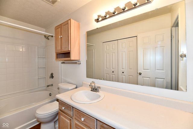 9175 W Paddleboat Lane, Pendleton, IN 46064