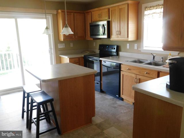 21 WREN DR, Bechtelsville, PA 19505