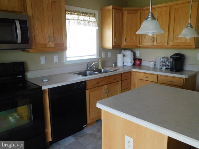 21 WREN DR, Bechtelsville, PA 19505