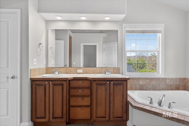 12935 N Schicks Ridge Rd, Boise, ID 83714