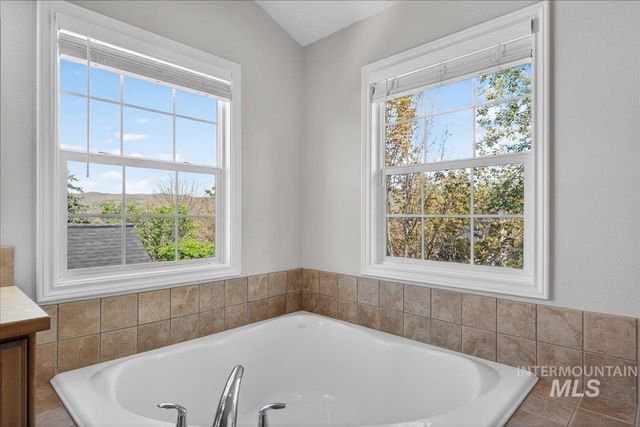 12935 N Schicks Ridge Rd, Boise, ID 83714