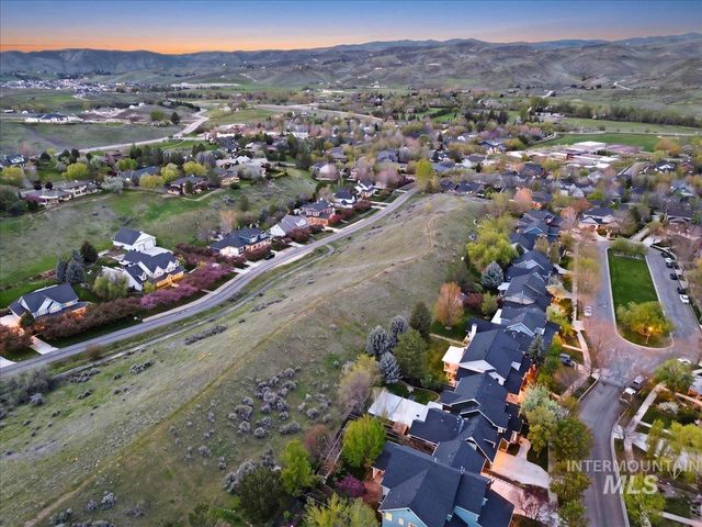 12935 N Schicks Ridge Rd, Boise, ID 83714