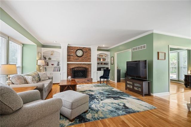 10329 Ballentine Street, Overland Park, KS 66214