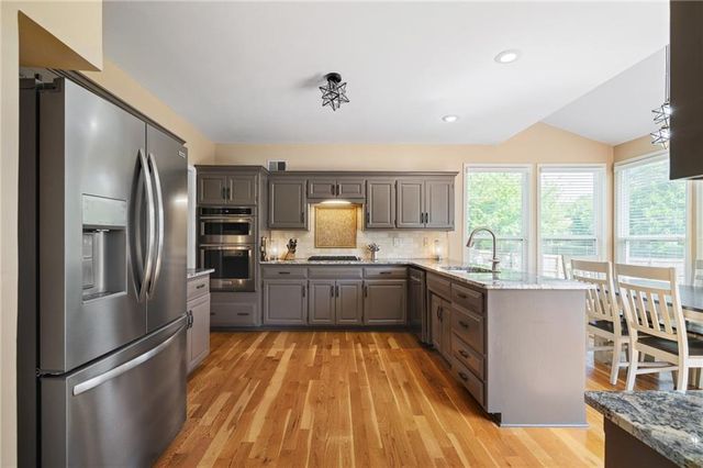 10329 Ballentine Street, Overland Park, KS 66214