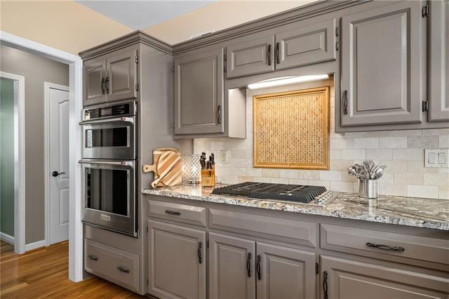 10329 Ballentine Street, Overland Park, KS 66214
