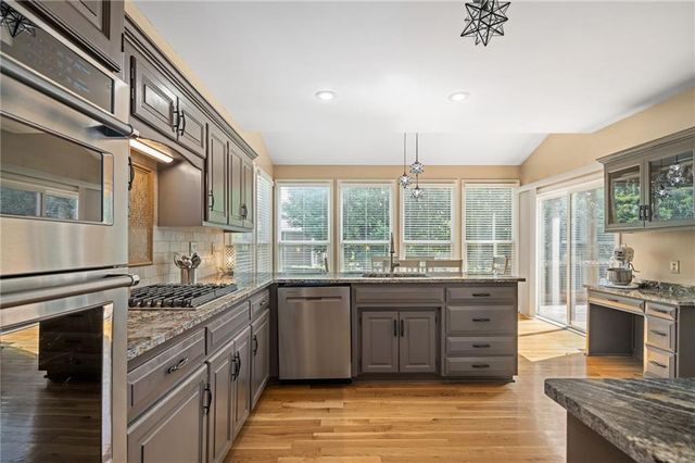 10329 Ballentine Street, Overland Park, KS 66214