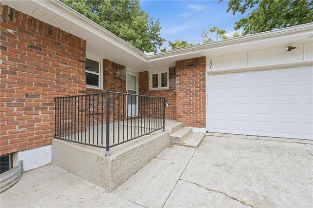 203 N Murphy Drive, Raymore, MO 64083