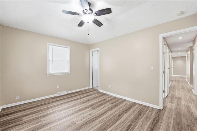 203 N Murphy Drive, Raymore, MO 64083