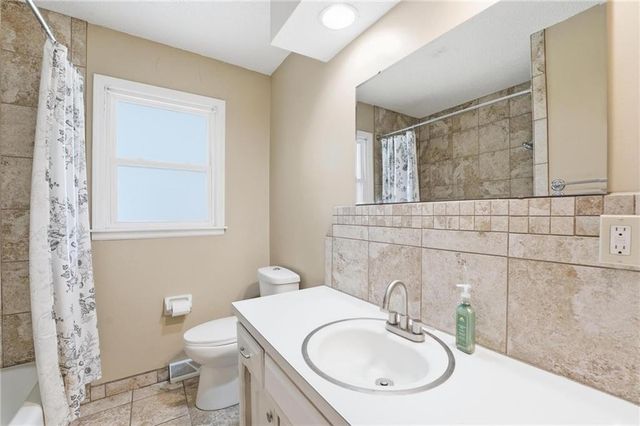 203 N Murphy Drive, Raymore, MO 64083