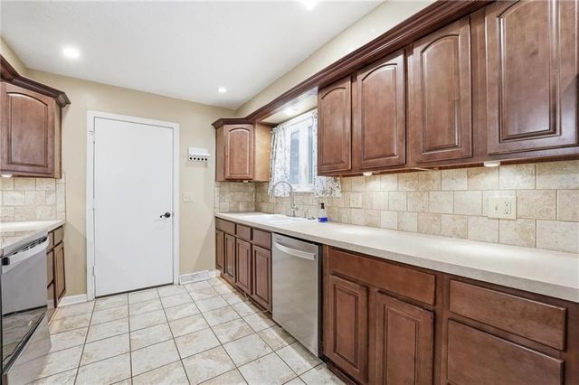 203 N Murphy Drive, Raymore, MO 64083